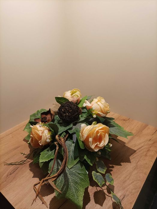 Kompozycje nagrobne, wiązanki, stroiki, komplety.