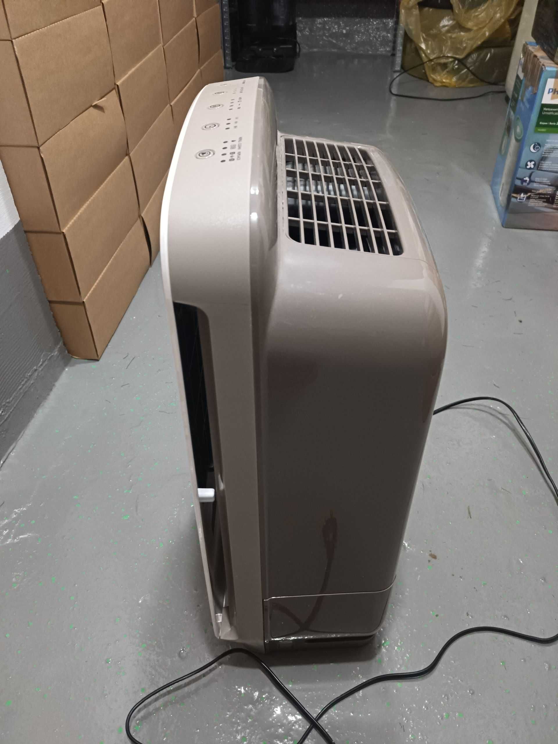 Oczyszczacz z nawilżaczem 2w1 marki Philips Model AC4080