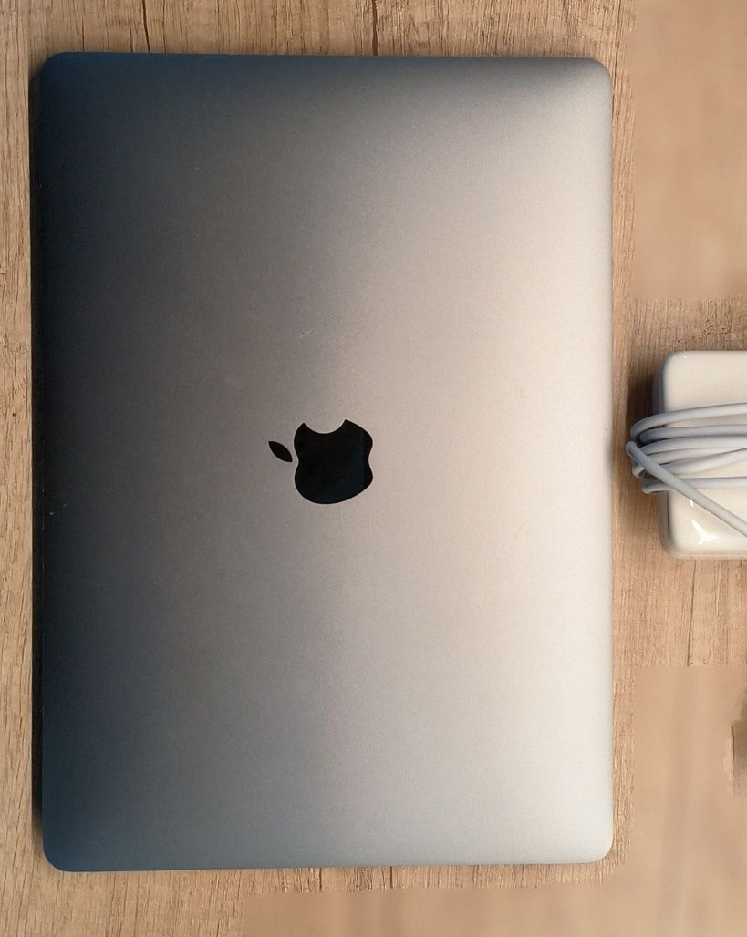 MacBook Pro 13,3" Retina, i7, ram 16gb, ssd 256gb,TB, rok 2019