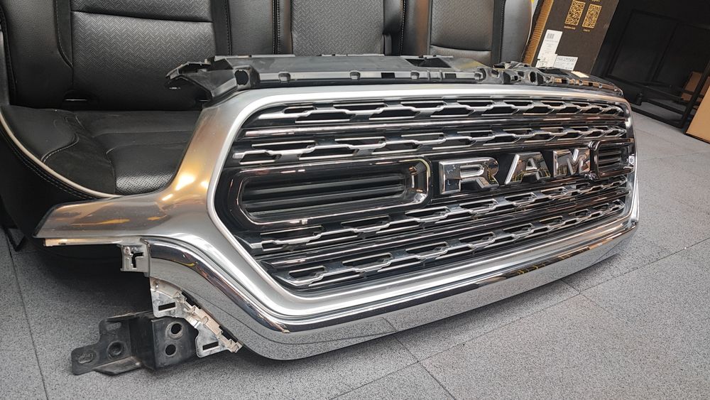 Решітка радіатора Limited Dodge RAM 19 20 21 22 23 DT Longhorn