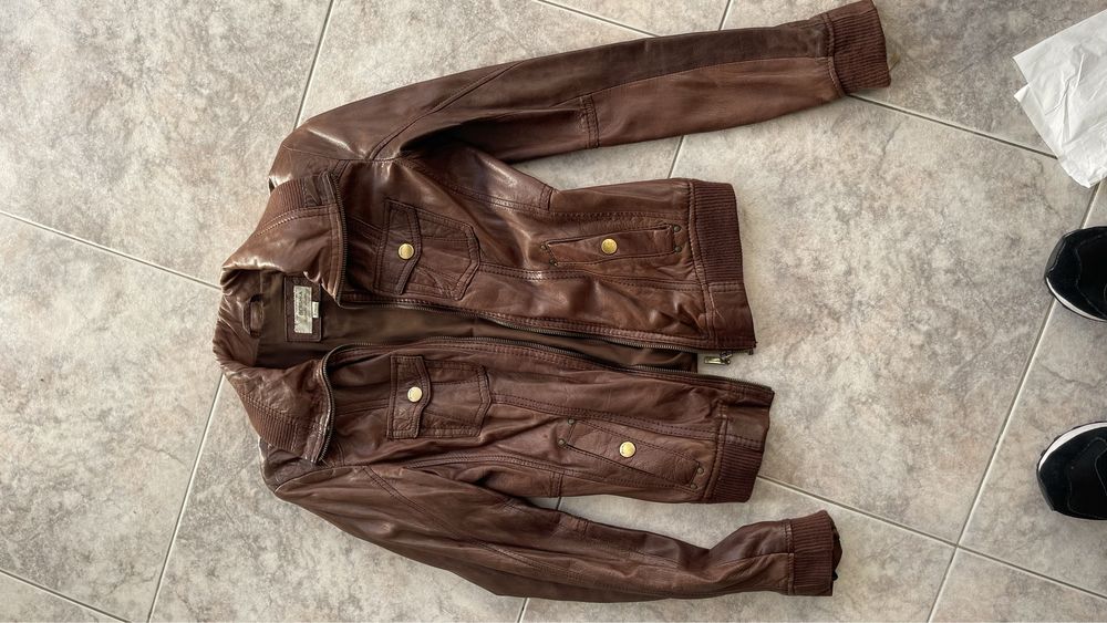 Blusão em pele castanha