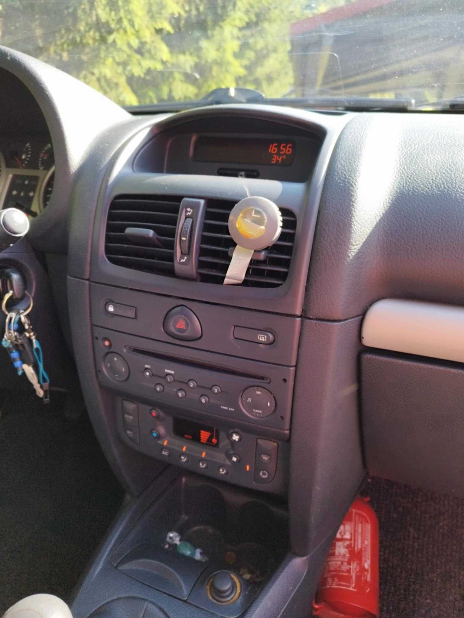 Renault Clio II Hatchback 1.4 16V Expression 2003r.