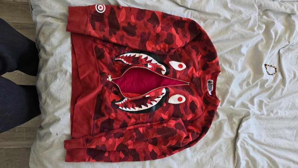 Bluza BAPE Shark Red Camo – używana, stan bardzo dobry