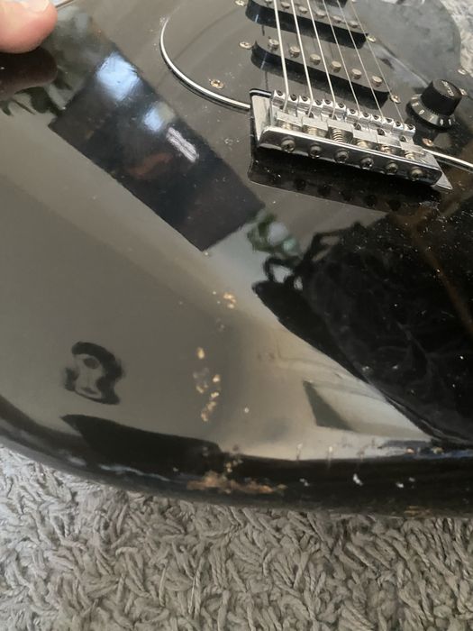 Guitarra preta maison seminova