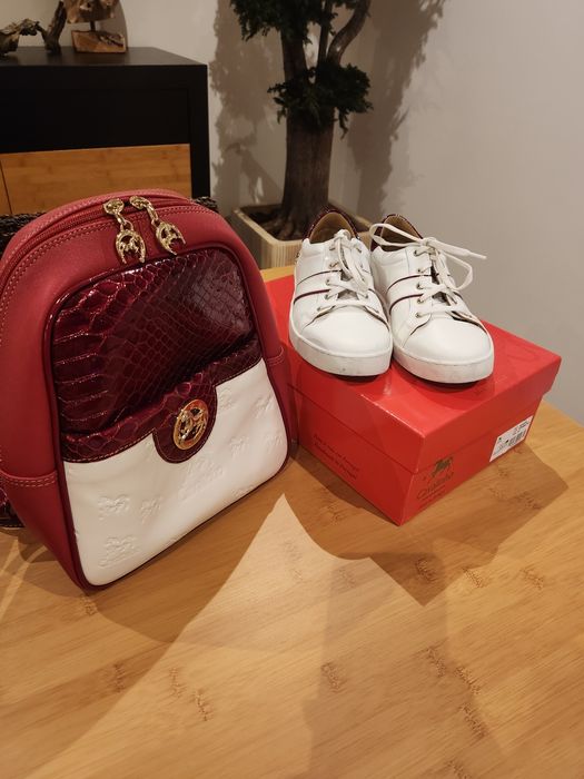 Mochila e sapatilhas cavalinho