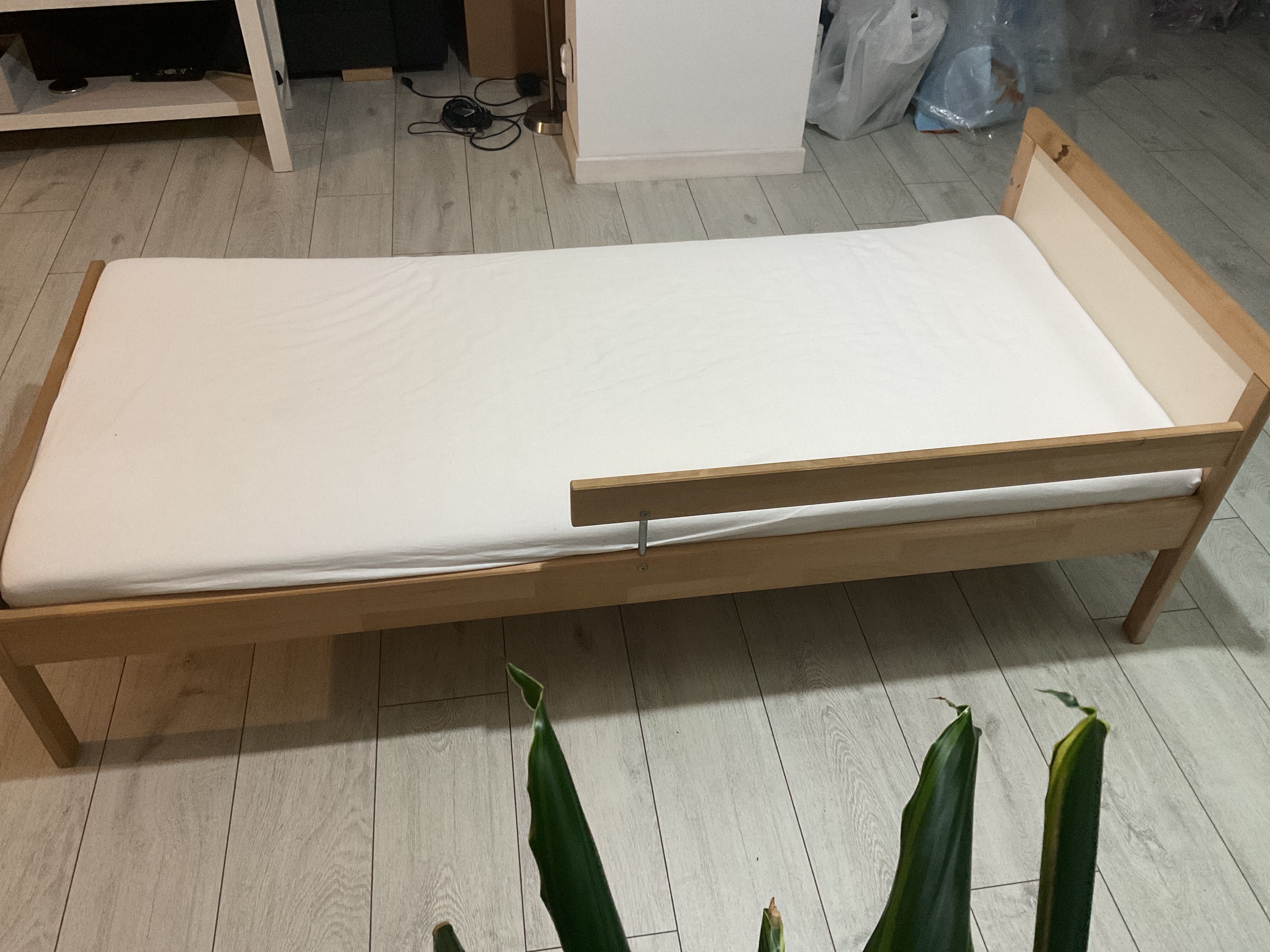 Łóżko Ikea dla dziecka + materac z ochraniaczem