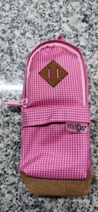 Estojo "mochila" NOVO
