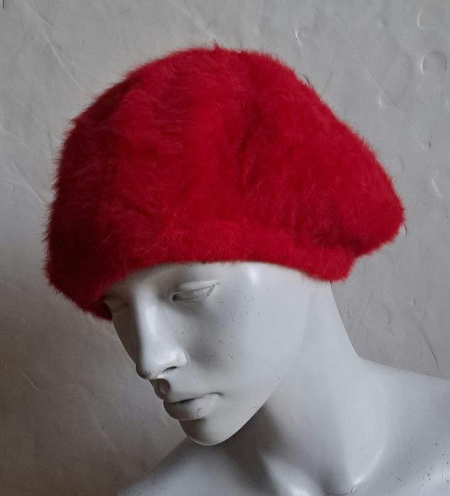 Beret Kolor Czerwonego Wina, Ciepły, Miły, Materiał Dobry Gatunkowo