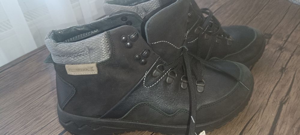 Взуття ,ботінки,кросівки