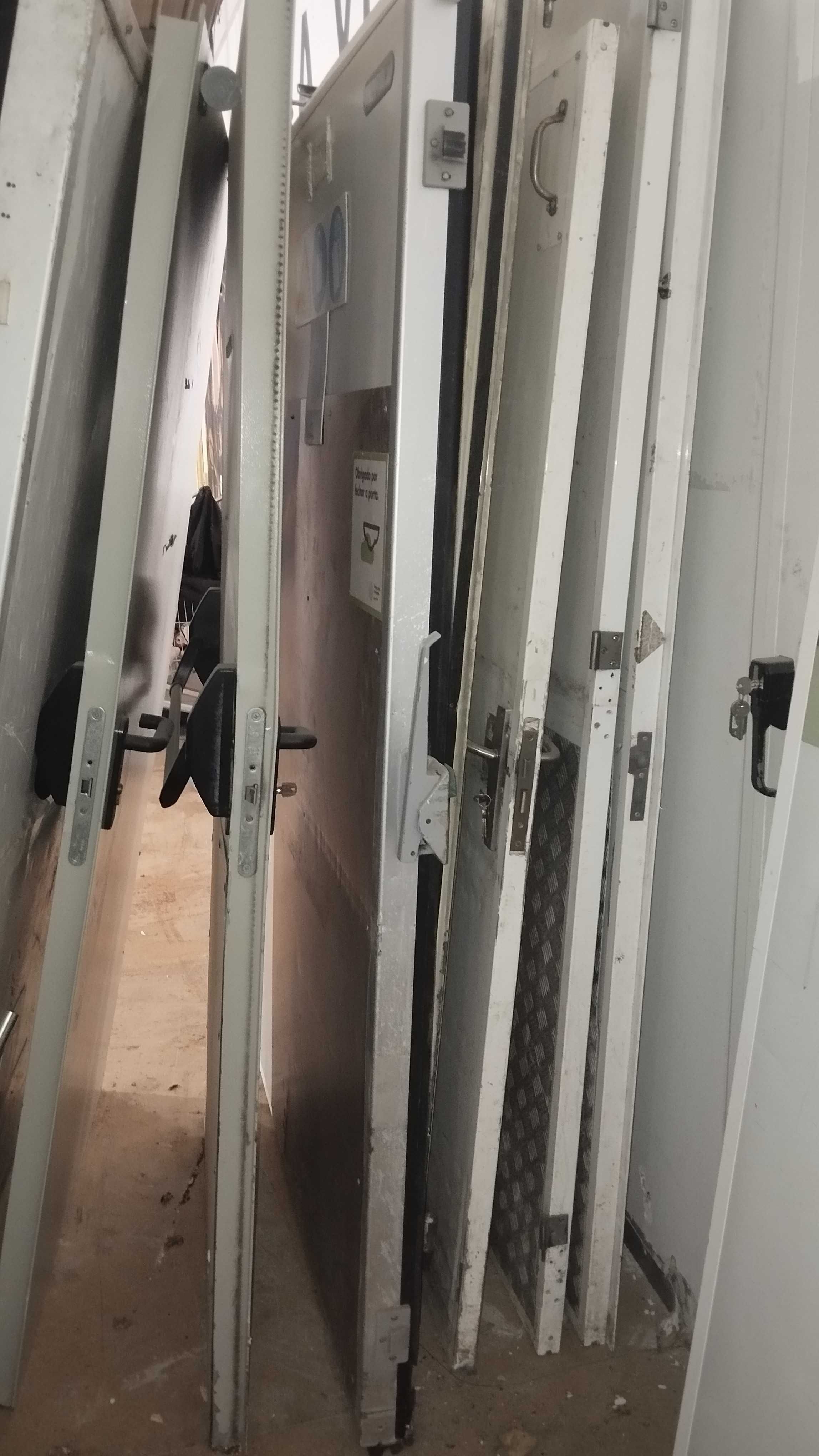 Porta corta fogo ...Pra limpar espaço