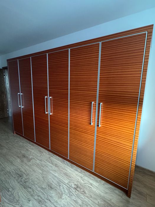 Szafa, komoda i dwa stoliki nocne