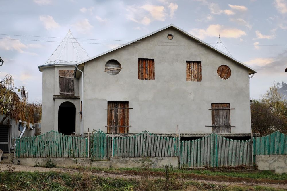 Продається великий будинок