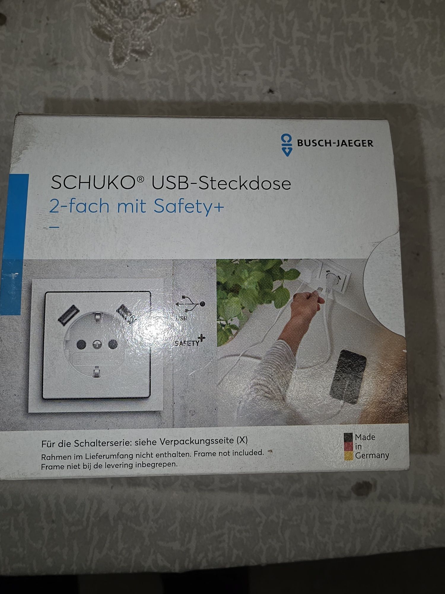 Gniazdo BUSCH-JAEGER z podwójnym portem usb