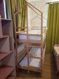 Дитяче двоповерхове ліжко з двома матрасами