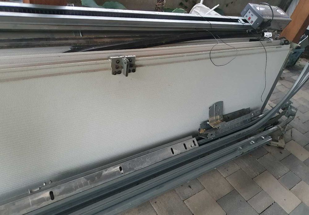 brama garażowa Normstal z automatem po demontażu