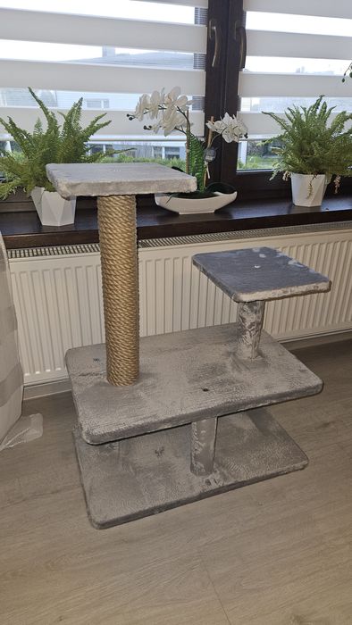 Duży stabilny drapaka dla kota.