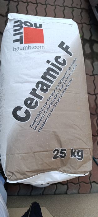Fuga, zaprawa do fugowania z trasem BAUMIT BIAŁA 70SZT