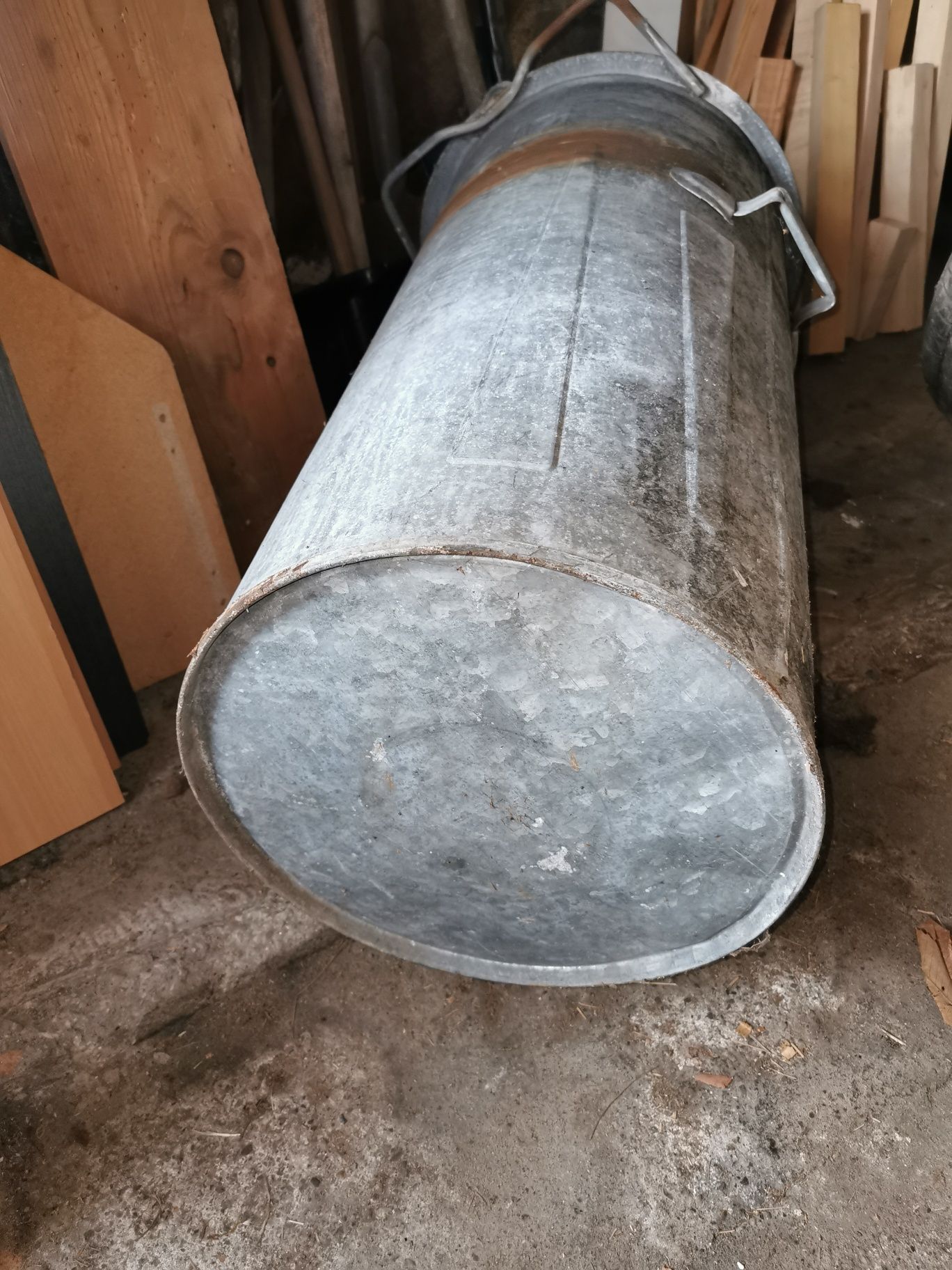 Kubeł kosz na śmieci stalowy metalowy ocynkowany