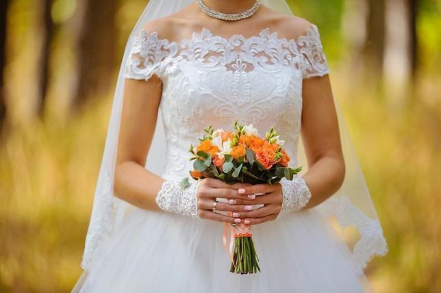 Платье свадебное с вышивкой бесплатно кольца 38 размер