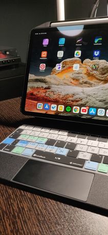 iPad Pro 11" 256Gb + Magic Keyboard + Apple Pencil (2nd Gen)  + Extras
