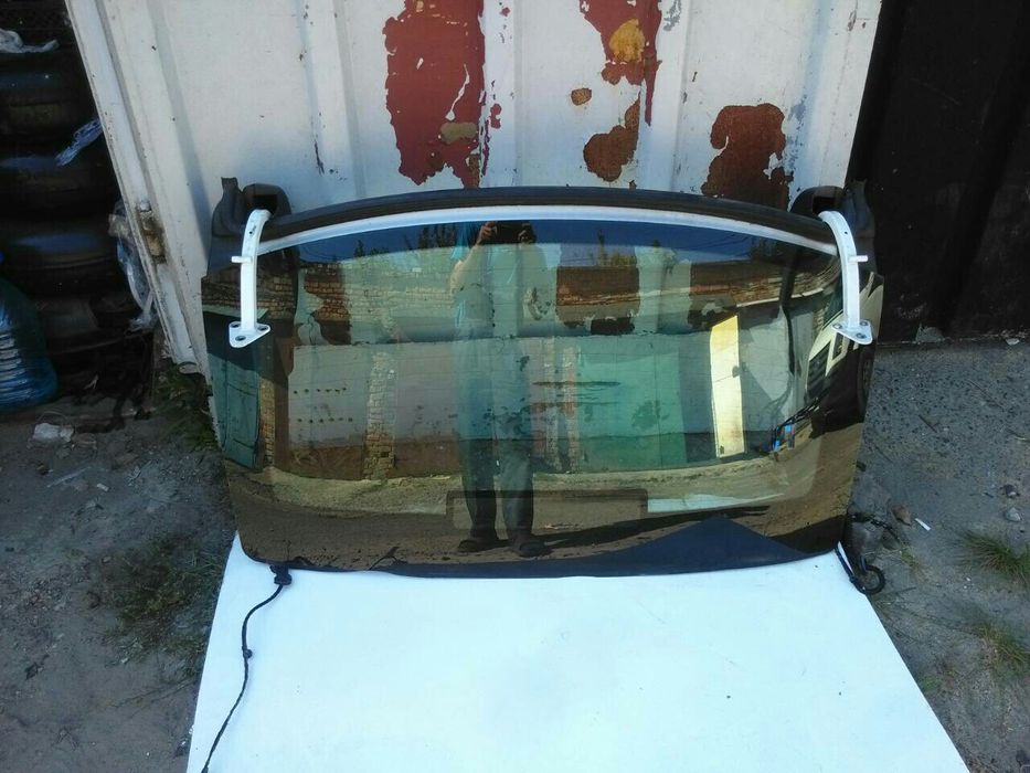 Заднее стекло крышка багажника ляда Skoda Superb