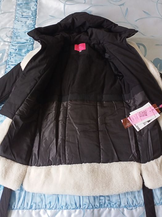 Куртка чорна з білим хутром