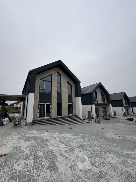 Продаж окремостоячого будинку, котеджу