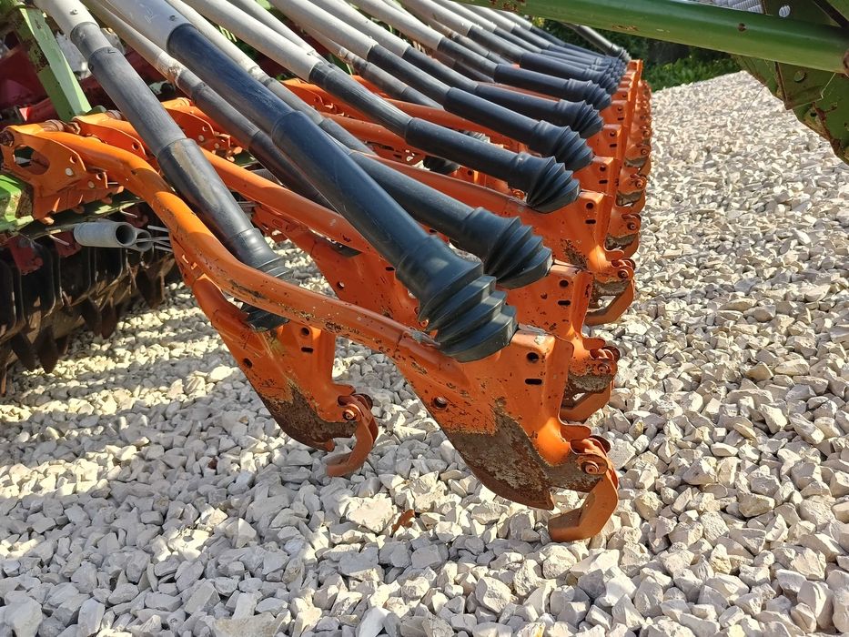 Agregat uprawowo siewny.