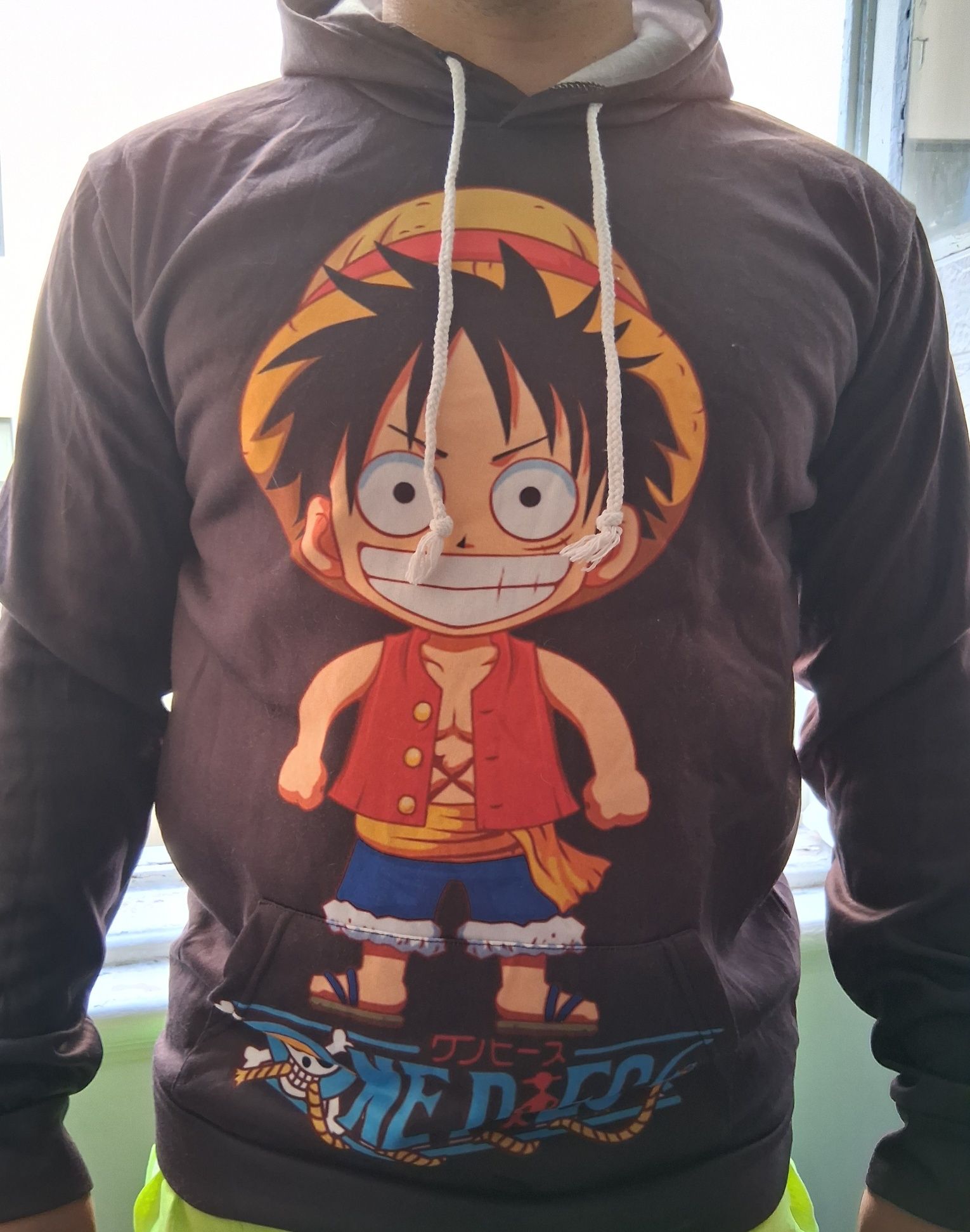 sweatshirt               .