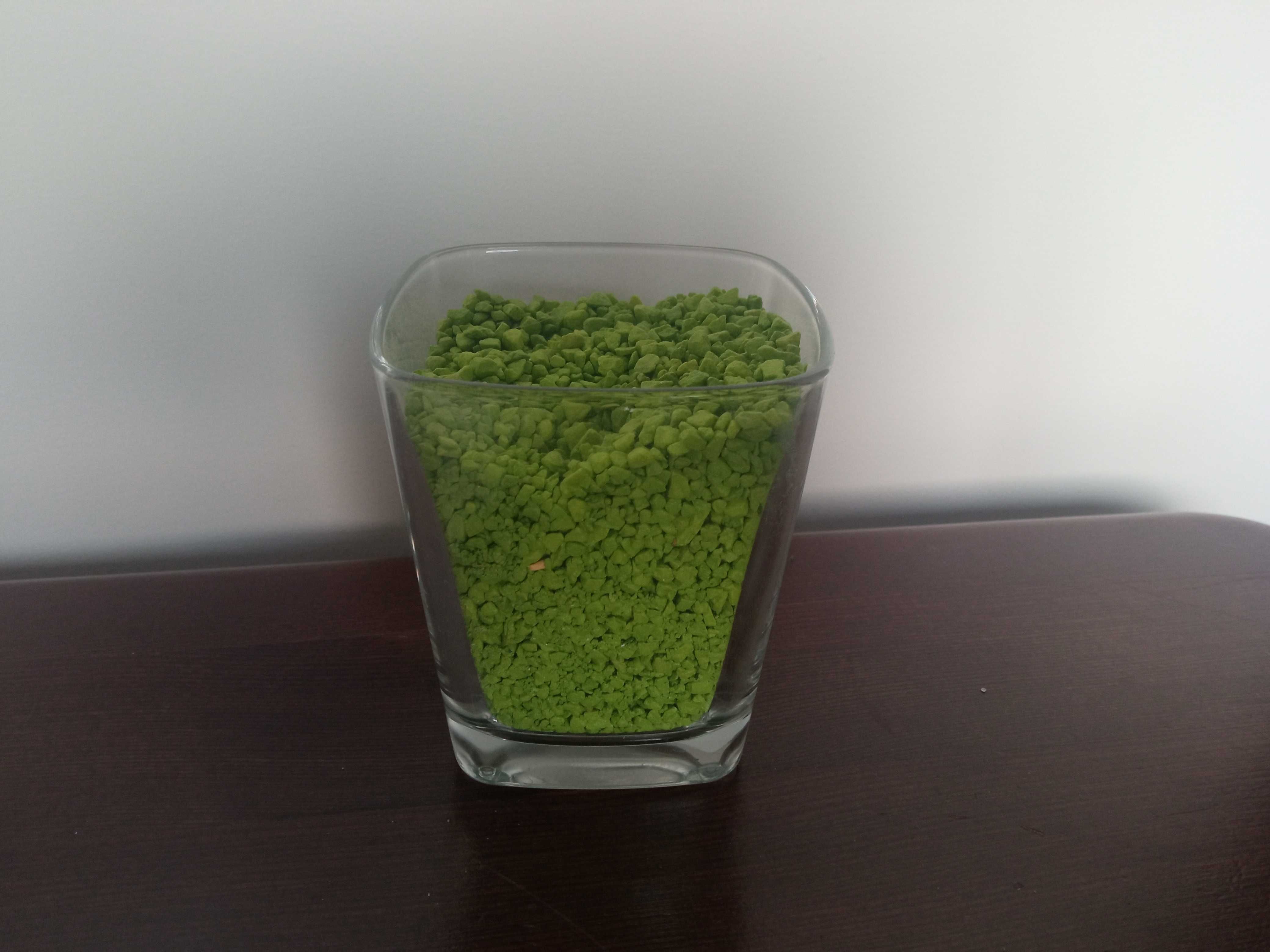 Kamyki ozdobne zielone do szkła wazonu 250 ml Kamyczki do doniczki