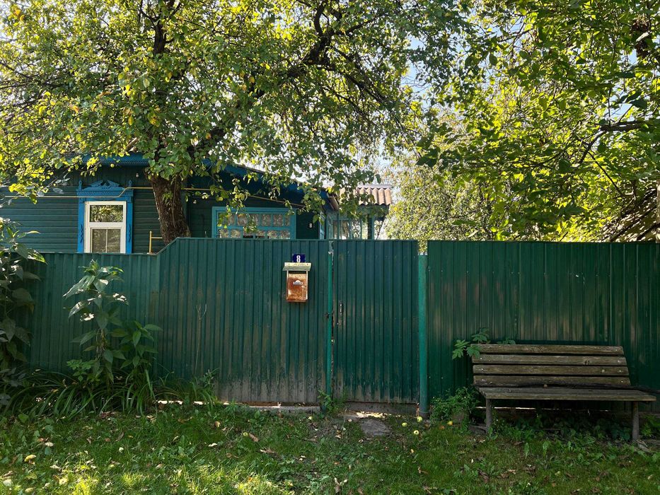 Будинок та земельна ділянка в смт Ріпки