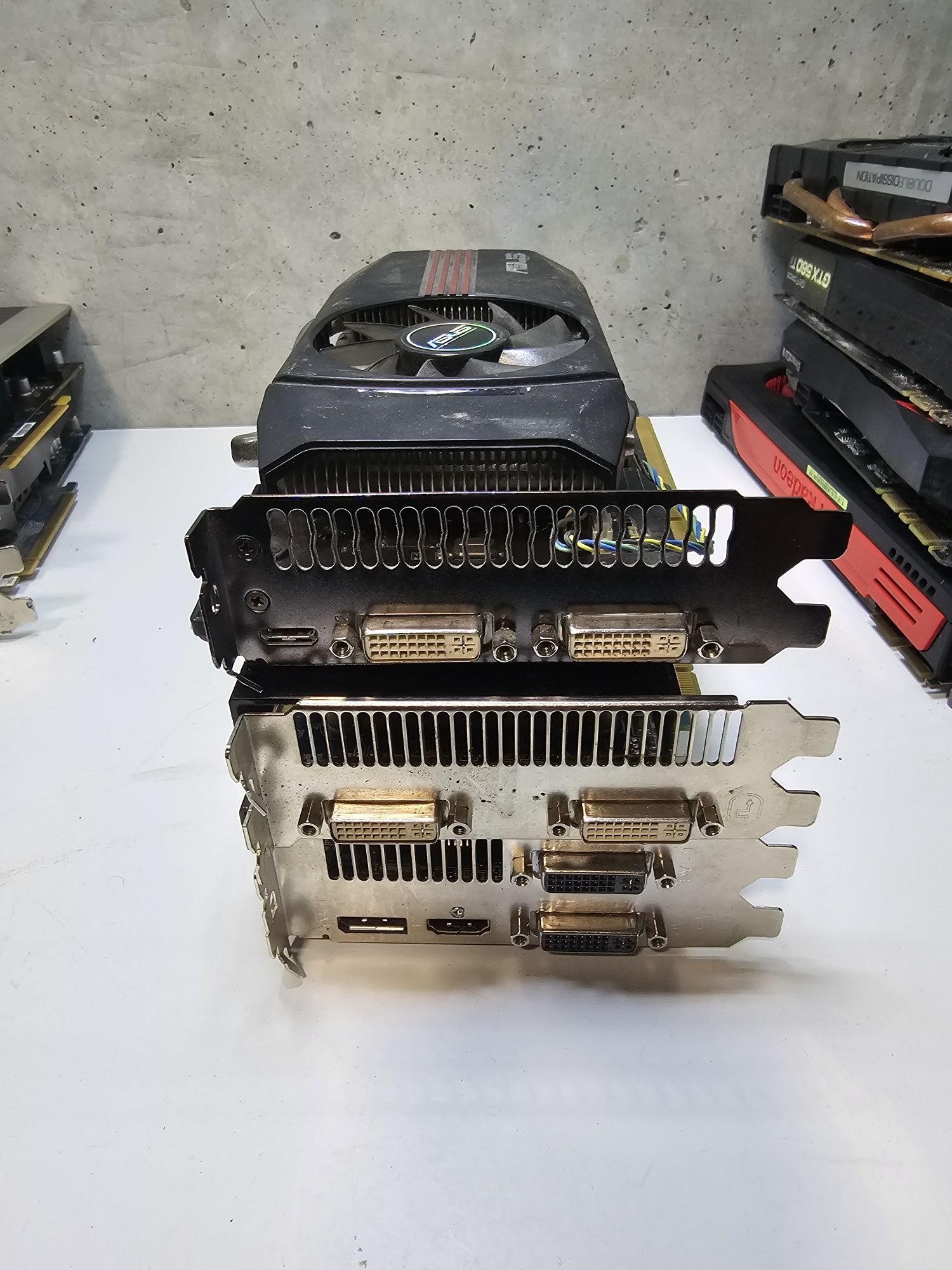 Лот 10 відеокарти Radeon Asus та інші