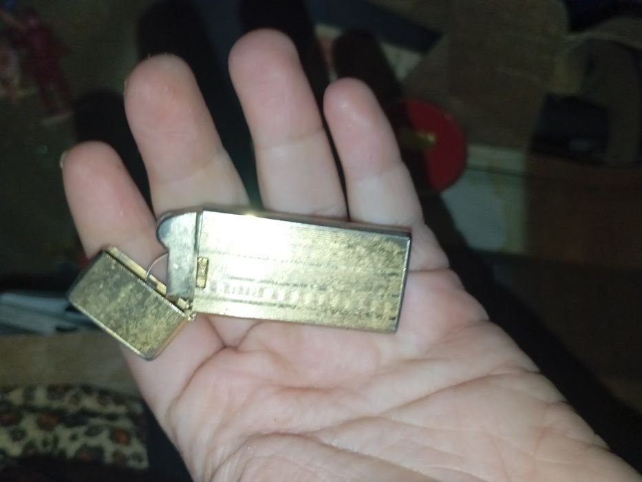 Dois isqueiros sem gás