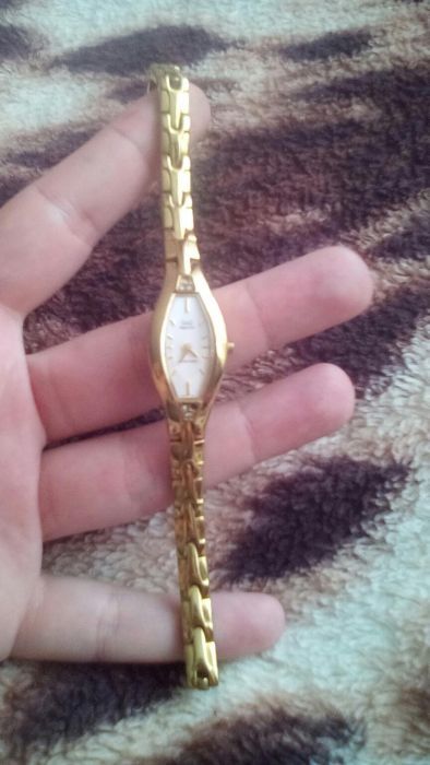 Часики на руку продам