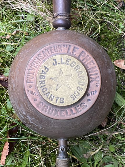 Francuski miedziany opryskiwacz „Le Phenix, Pulverisateur, Bruxelles”