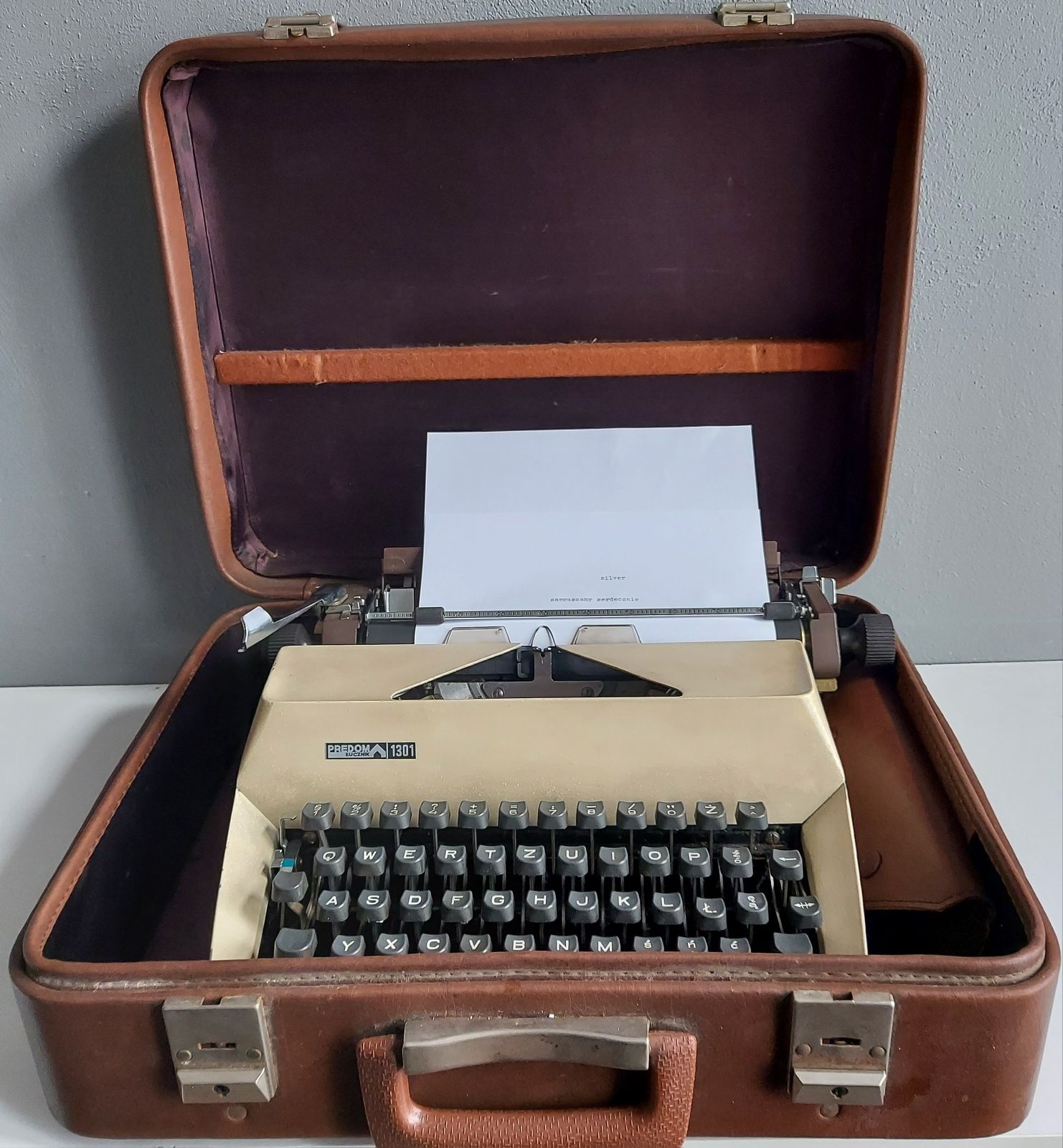 Stara maszyna do pisania PREDOM 1301 Łucznik walizka