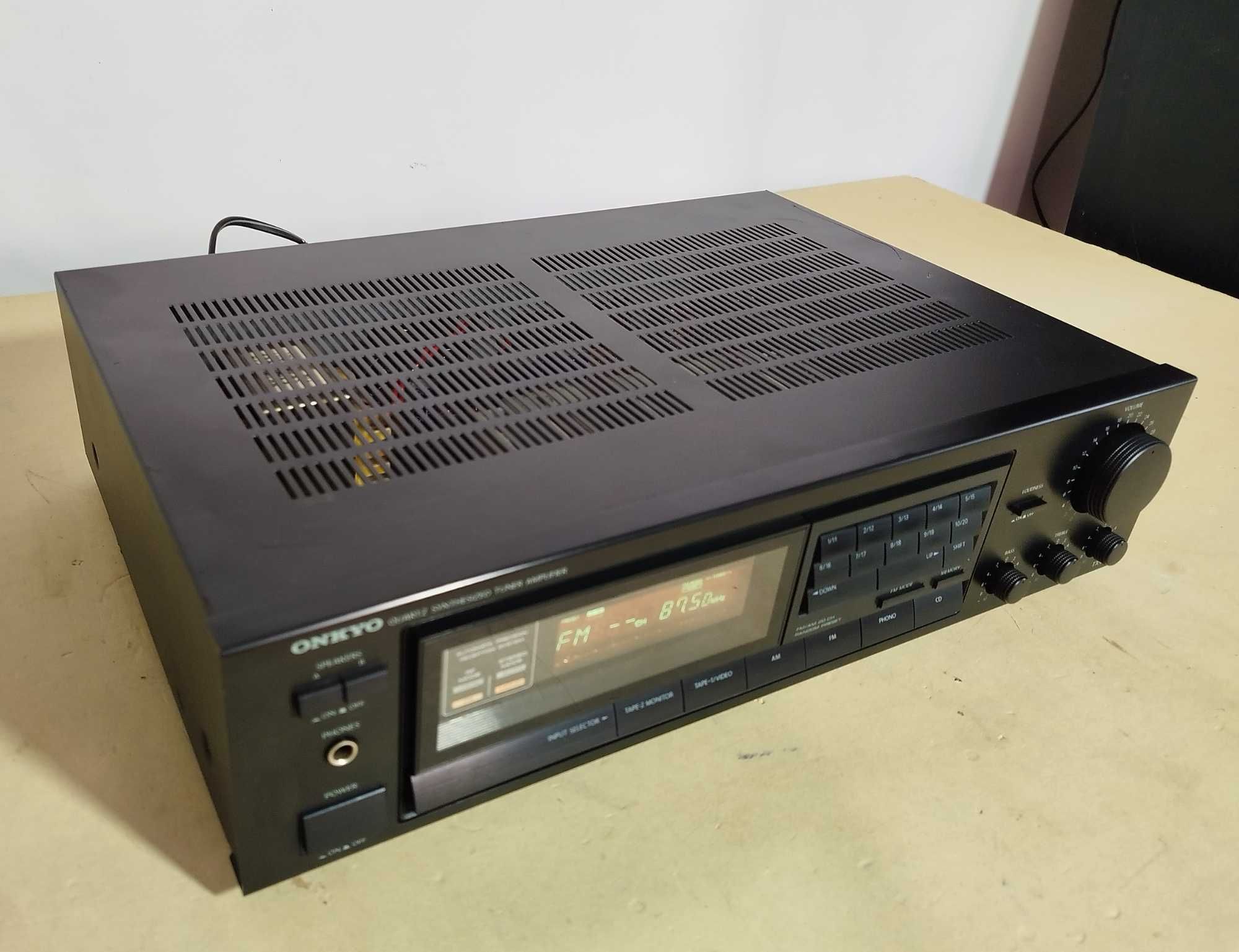 Ресивер Onkyo TX-800, має 40 Вт на канал, 8 Ом, FM, (збірка Японія)