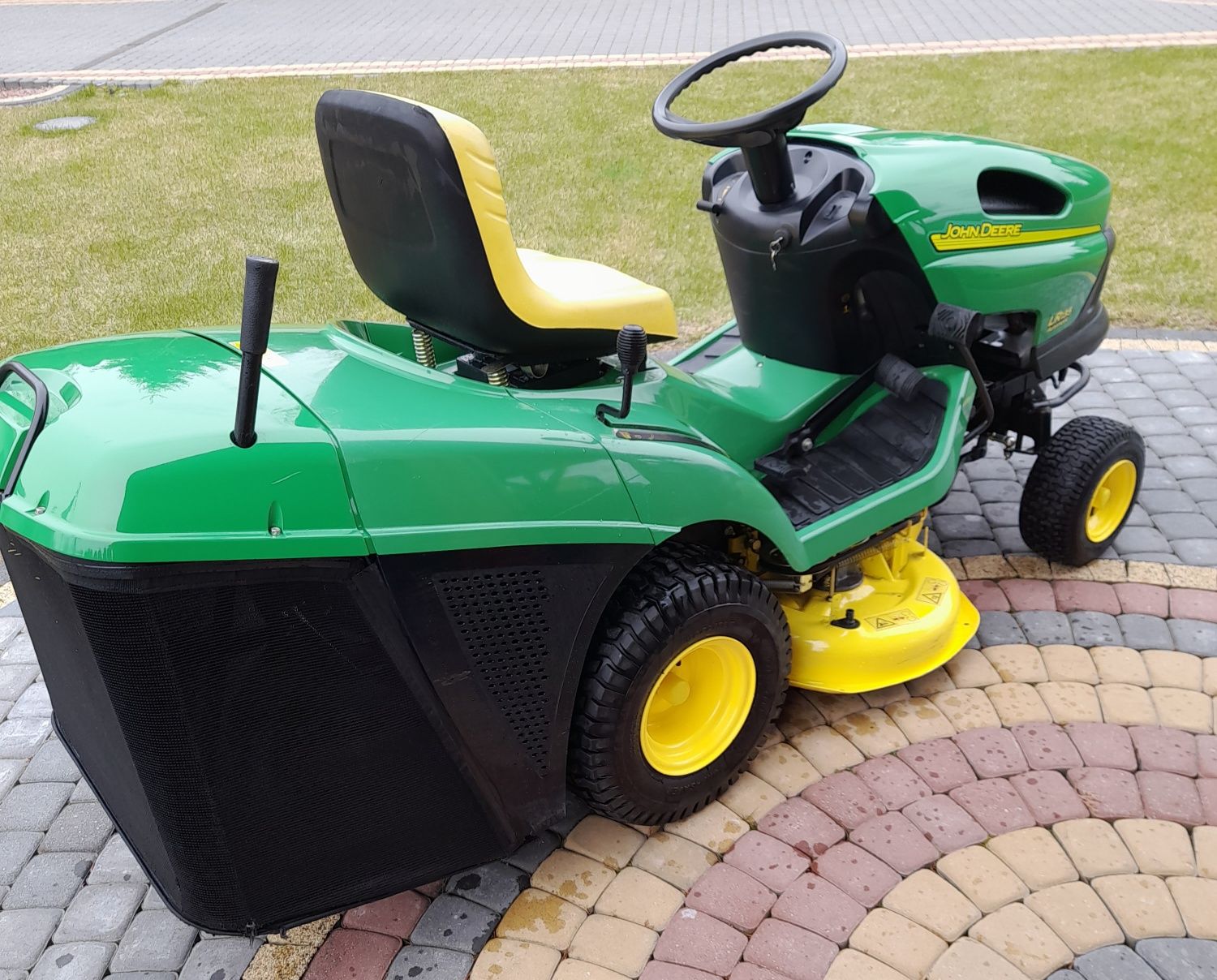 Kosiarka John Deere, ciągnik