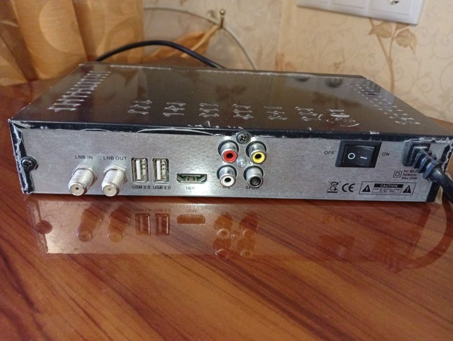 Супутниковий ресивер (тюнер)