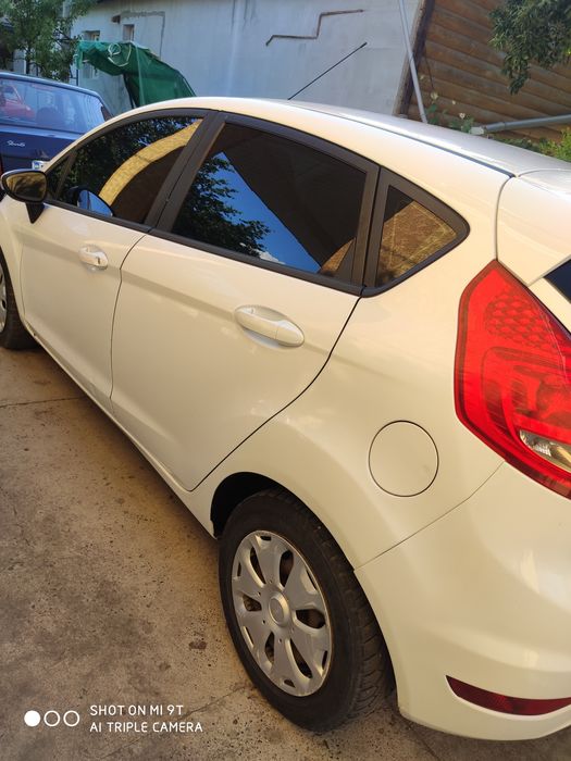 Продам автомобіль Ford fiesta 2010