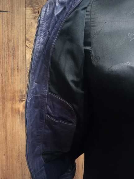 Продам жіночу шкіряну куртку