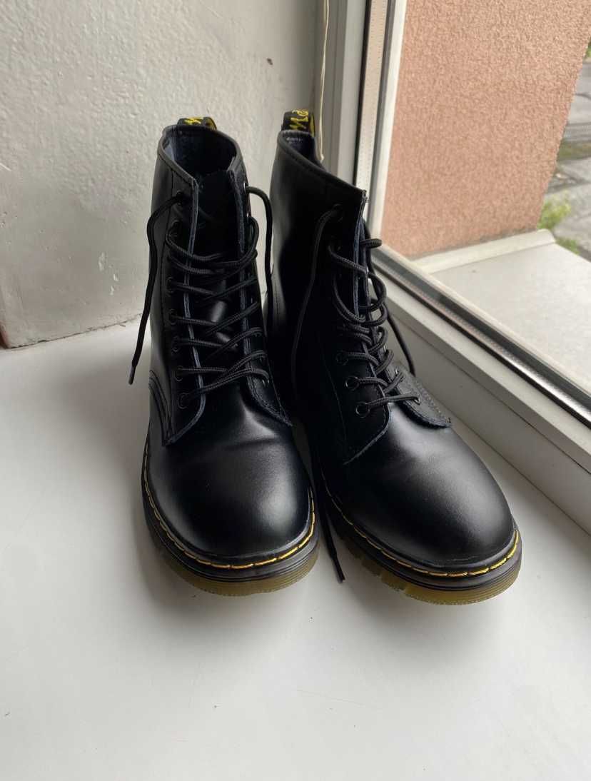 Нові ботінки Dr.Martens