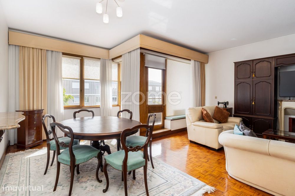 Apartamento T3+1 com elevador e garagem | Lordelo do Ouro