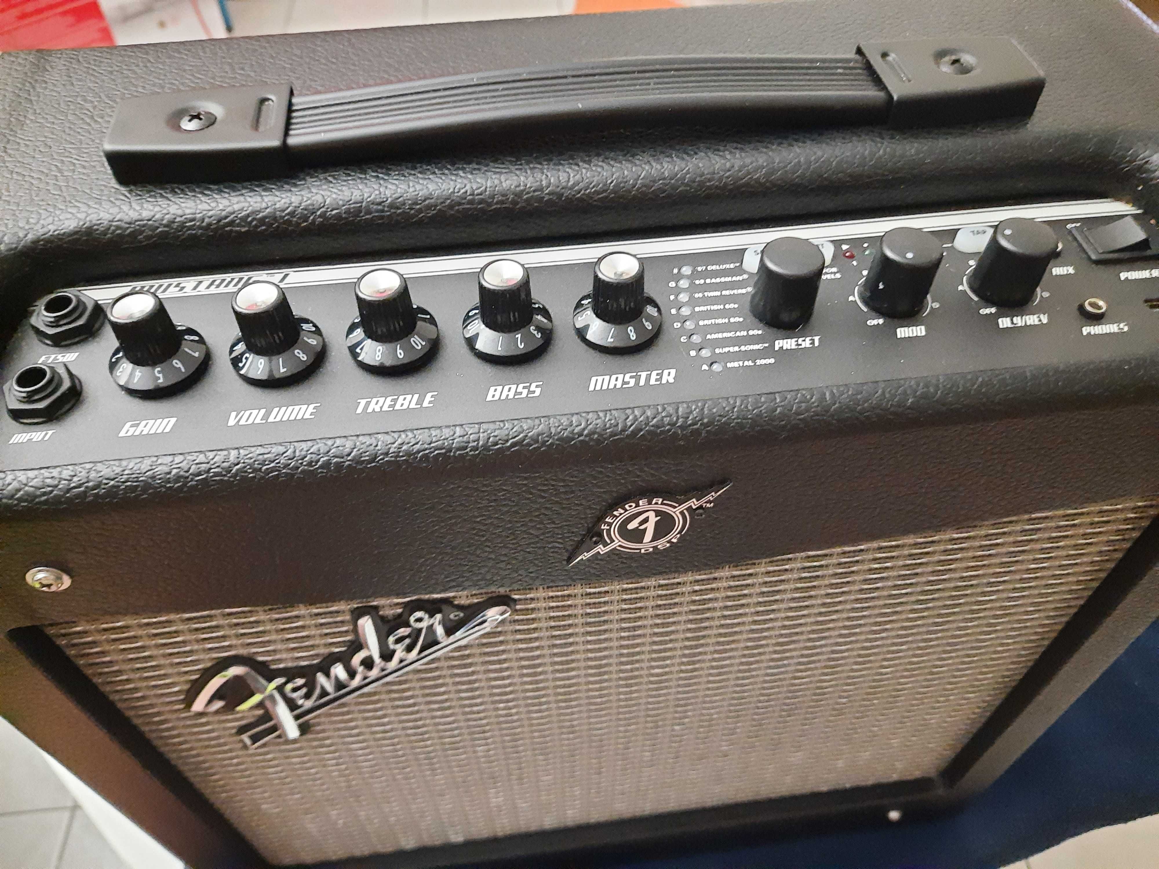 AMPLIFICADOR Fender Mustang I V.2 + FOOT SWITCH DA FENDER