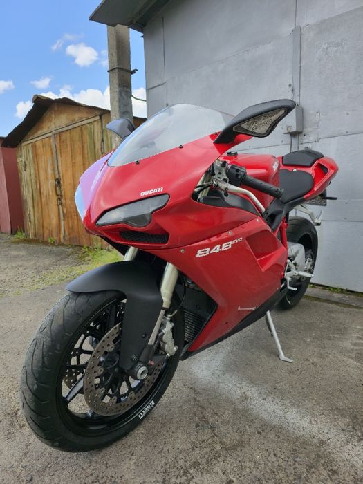 Спортивний мотоцикл. Спортбайк. Ducati 848 evo.