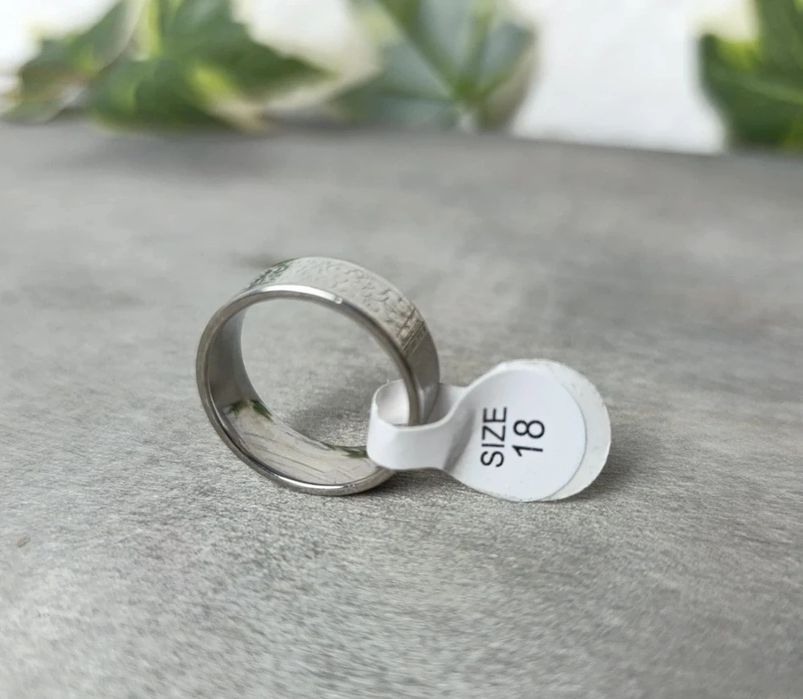 Nowy męski pierścionek z grawerem, stalowy