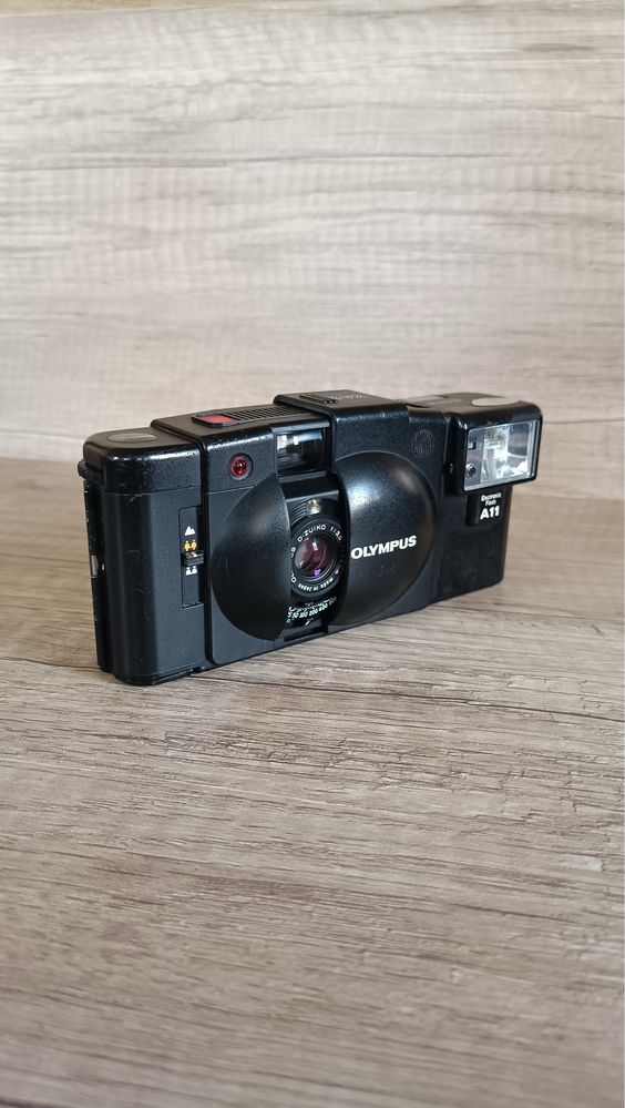 Olympus XA2 компактна плівклова камера