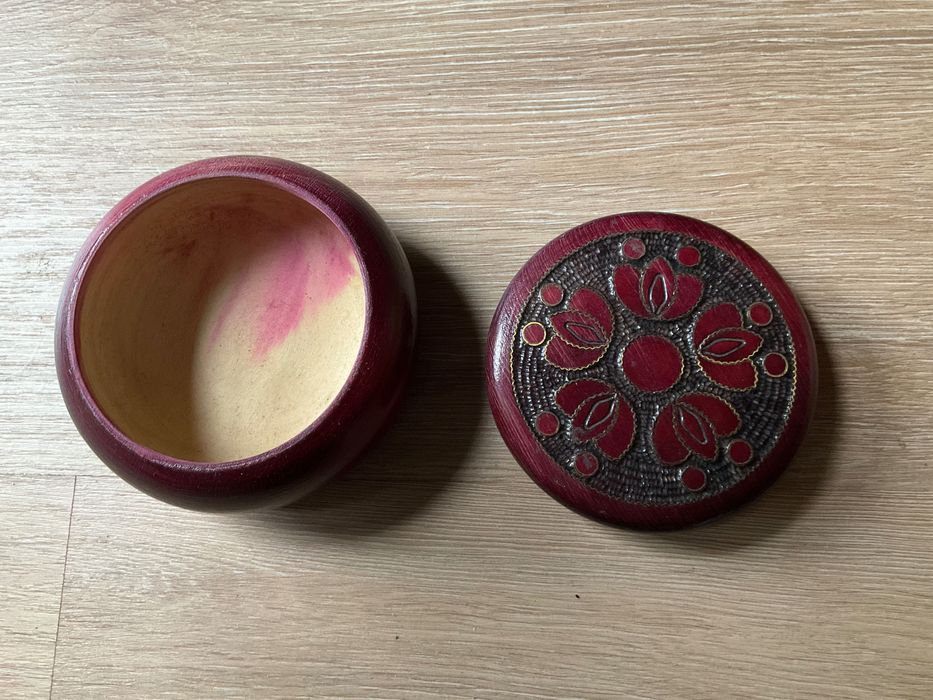 Caixa em madeira bordeaux