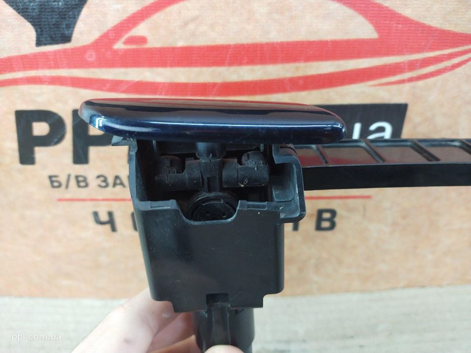 Lexus IS II 2005-2013 Форсунка омывателя фары правая