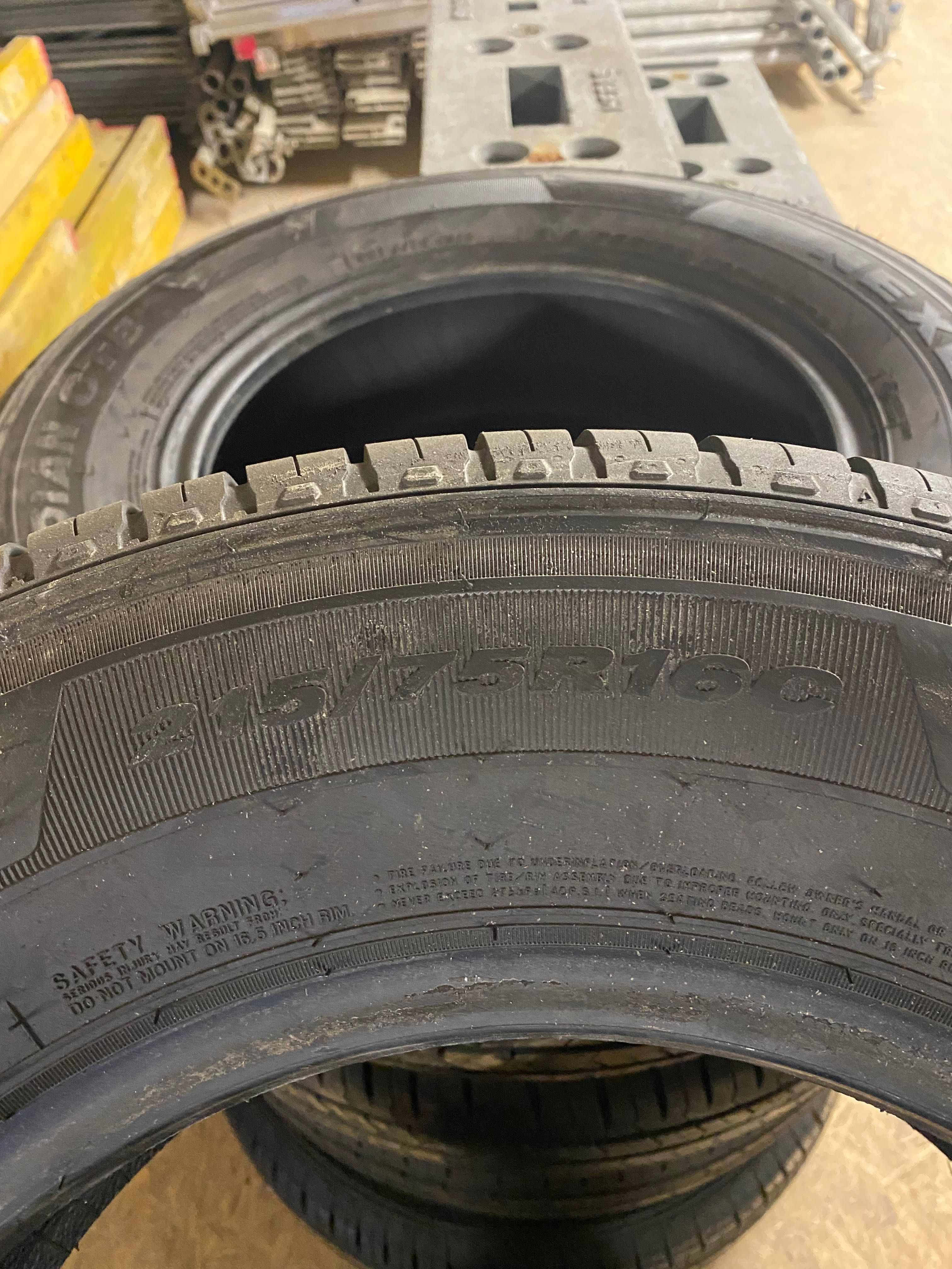 Pneus para utilitários 215/75/16 C  Nexen